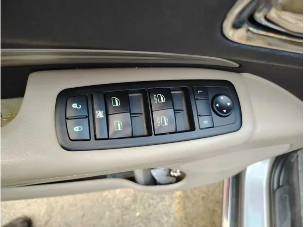 Car image 36