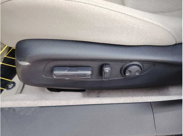 Car image 37