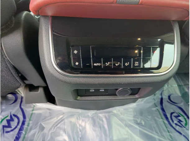 Car image 39