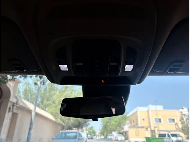 Car image 24