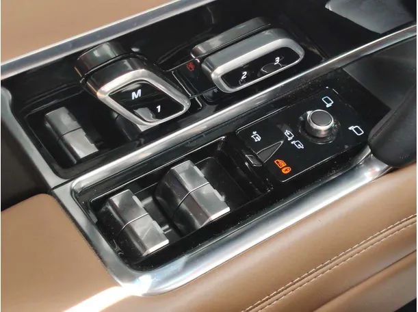 Car image 25