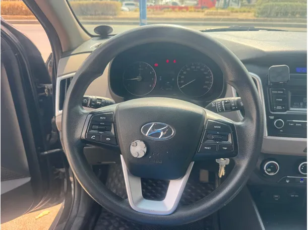 Car image 17