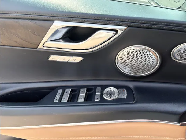 Car image 25
