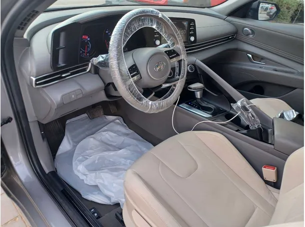 Car image 13
