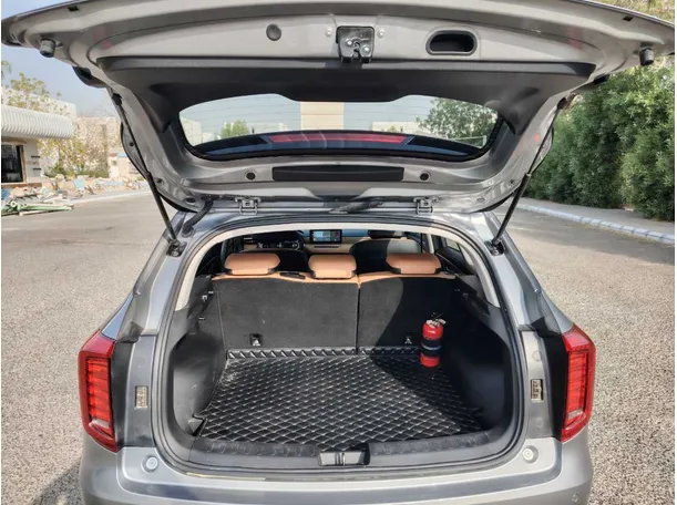 Car image 23