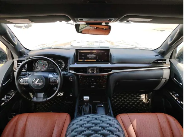 Car image 19
