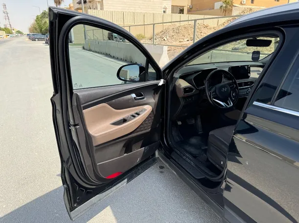 Car image 9