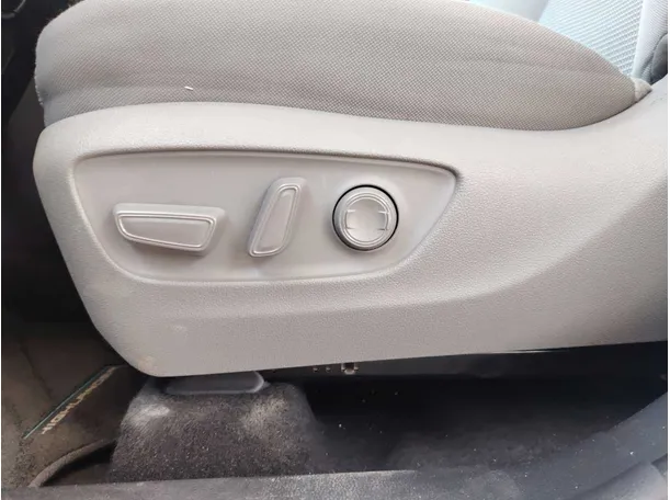 Car image 29