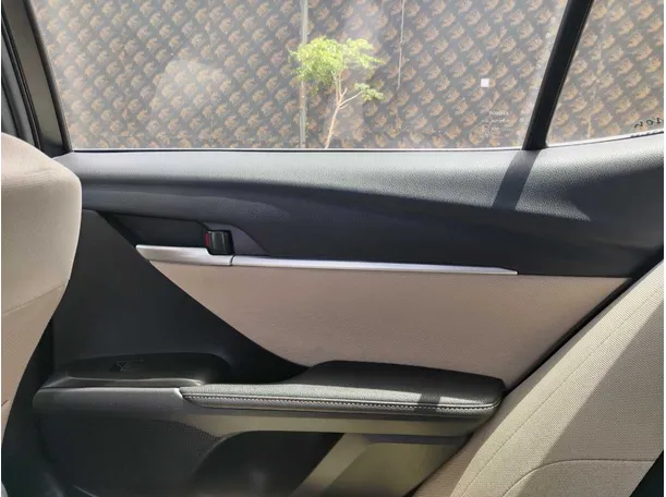 Car image 28