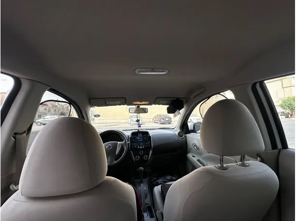 Car image 14