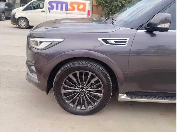 Car image 9