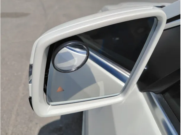 Car image 28