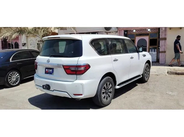 Car image 5