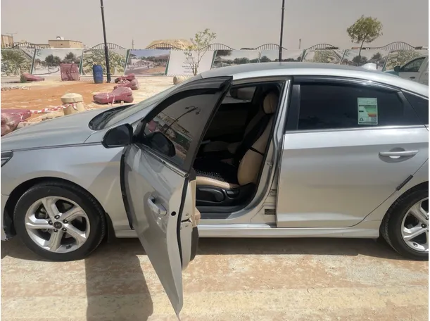 Car image 13