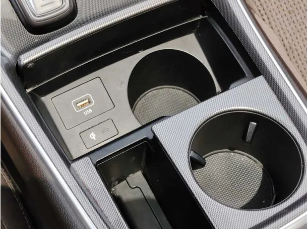 Car image 27