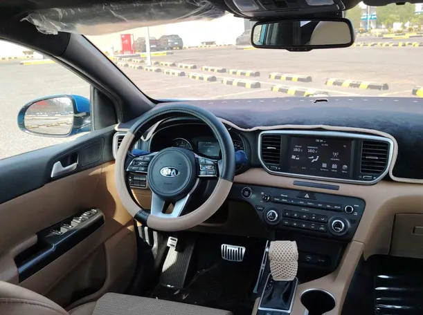 Car image 19