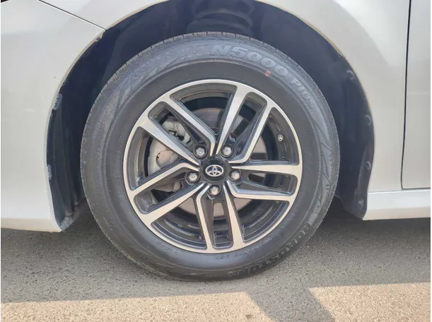 Car image 9