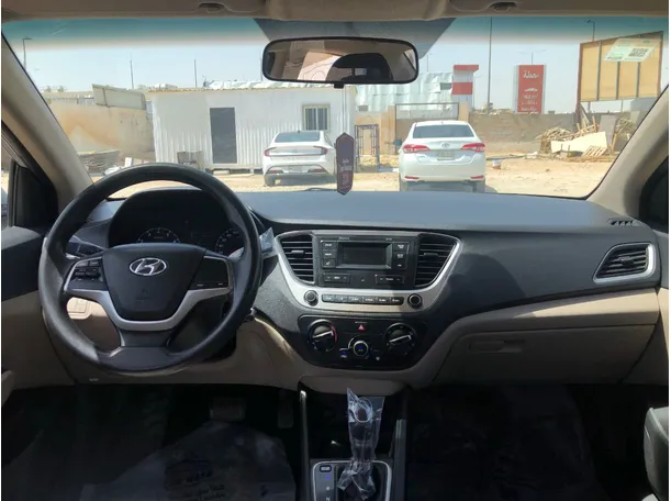 Car image 16