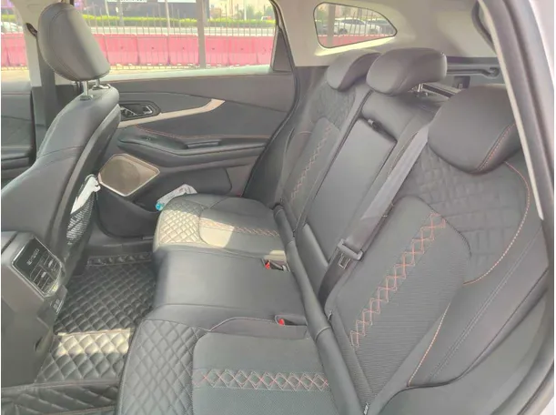 Car image 17