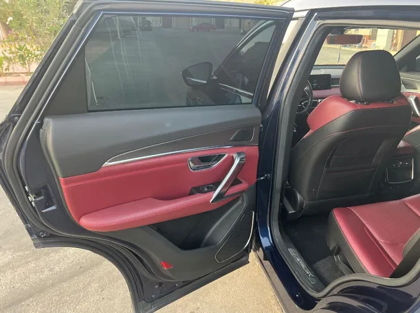 Car image 13