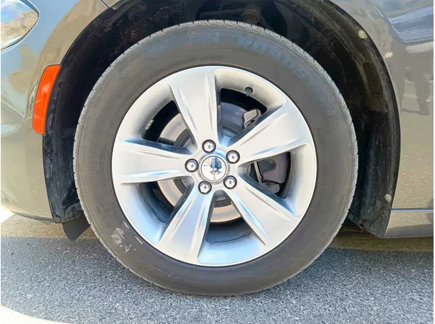 Car image 10