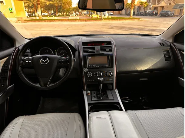 Car image 18