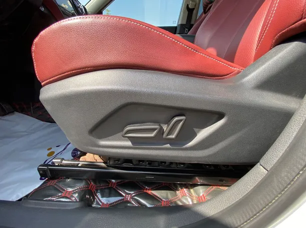 Car image 25