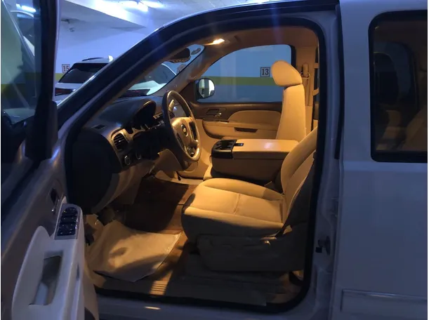 Car image 11