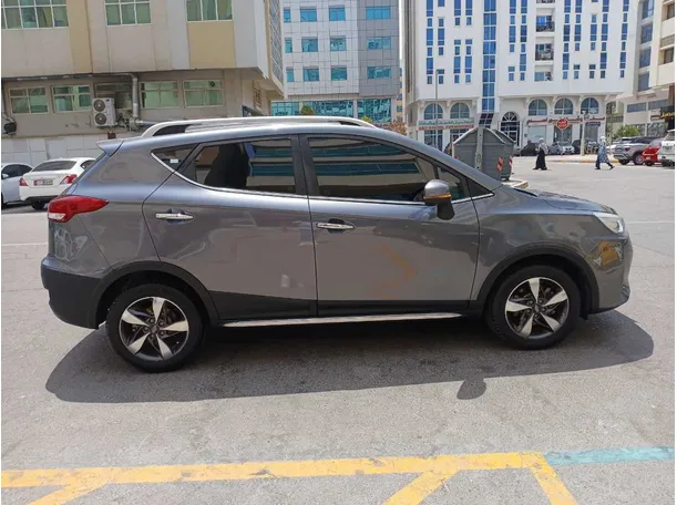 Car image 4