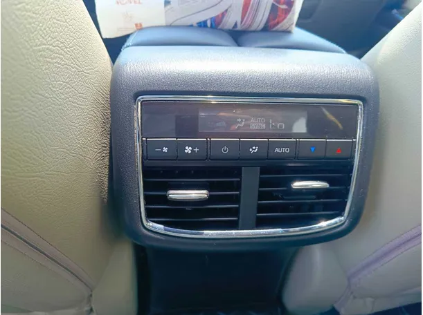 Car image 32