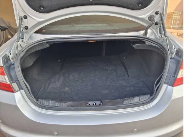 Car image 19