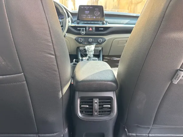 Car image 20