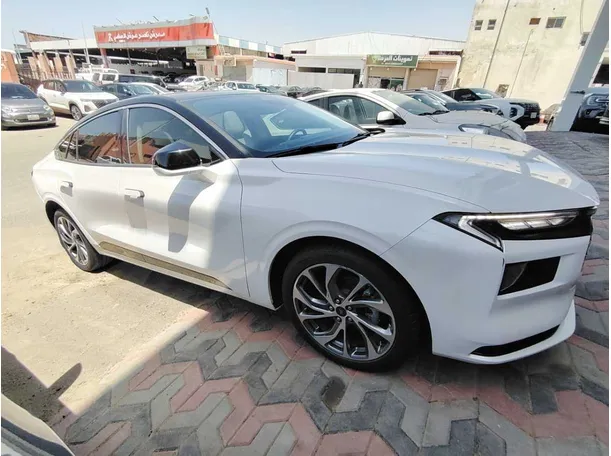 Car image 4