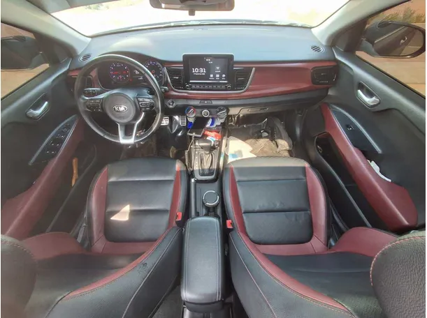Car image 15
