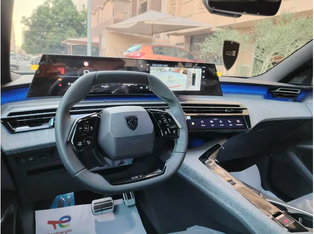 Car image 26