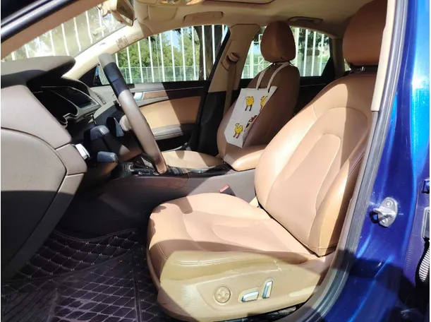 Car image 12