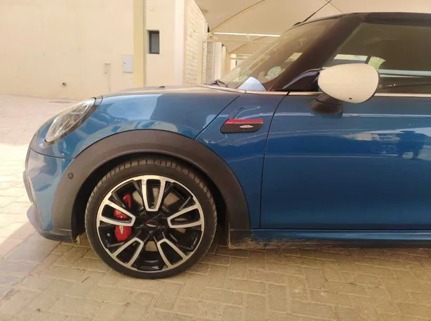 Car image 9