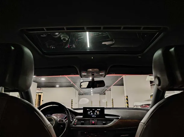 Car image 18