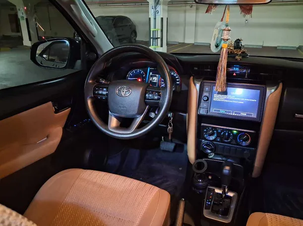 Car image 16