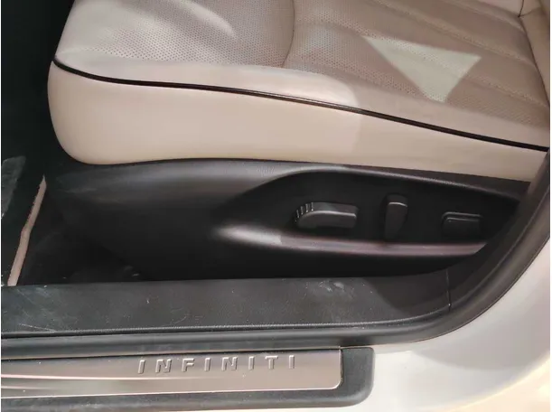 Car image 33