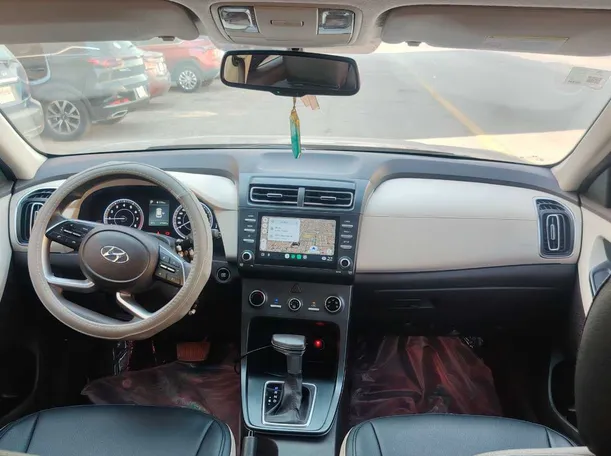 Car image 14