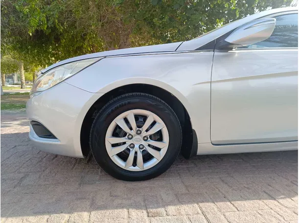 Car image 9