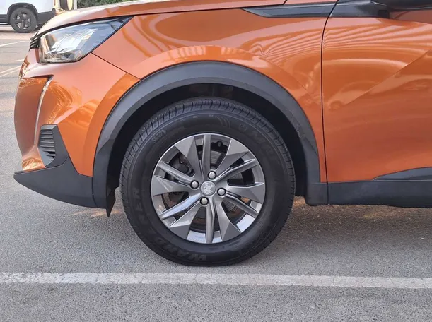 Car image 9