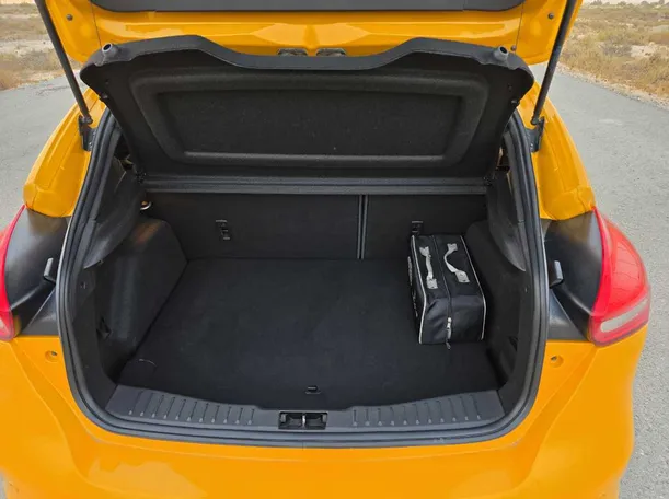 Car image 17
