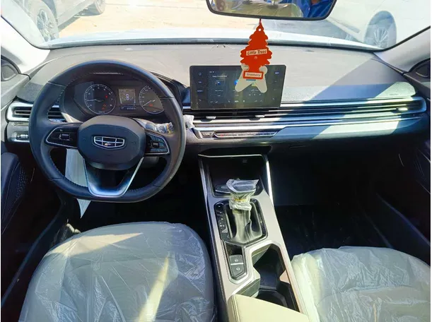 Car image 19