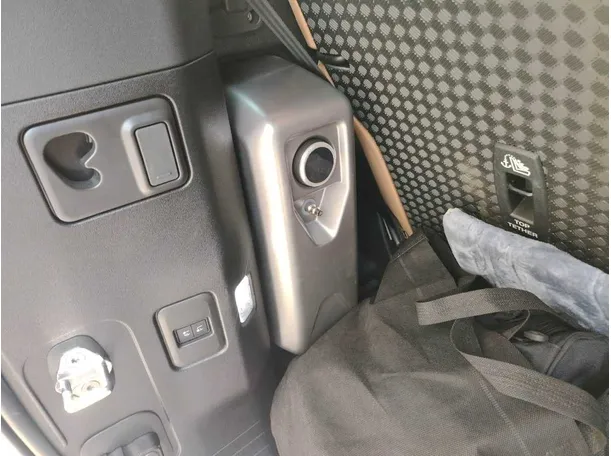 Car image 37