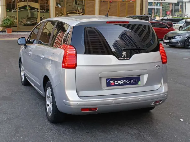 Car image 7