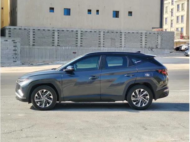 Car image 8
