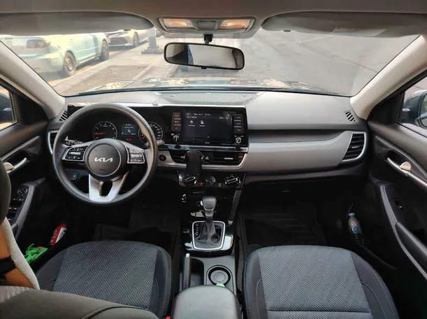 Car image 21