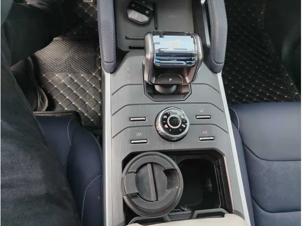 Car image 22
